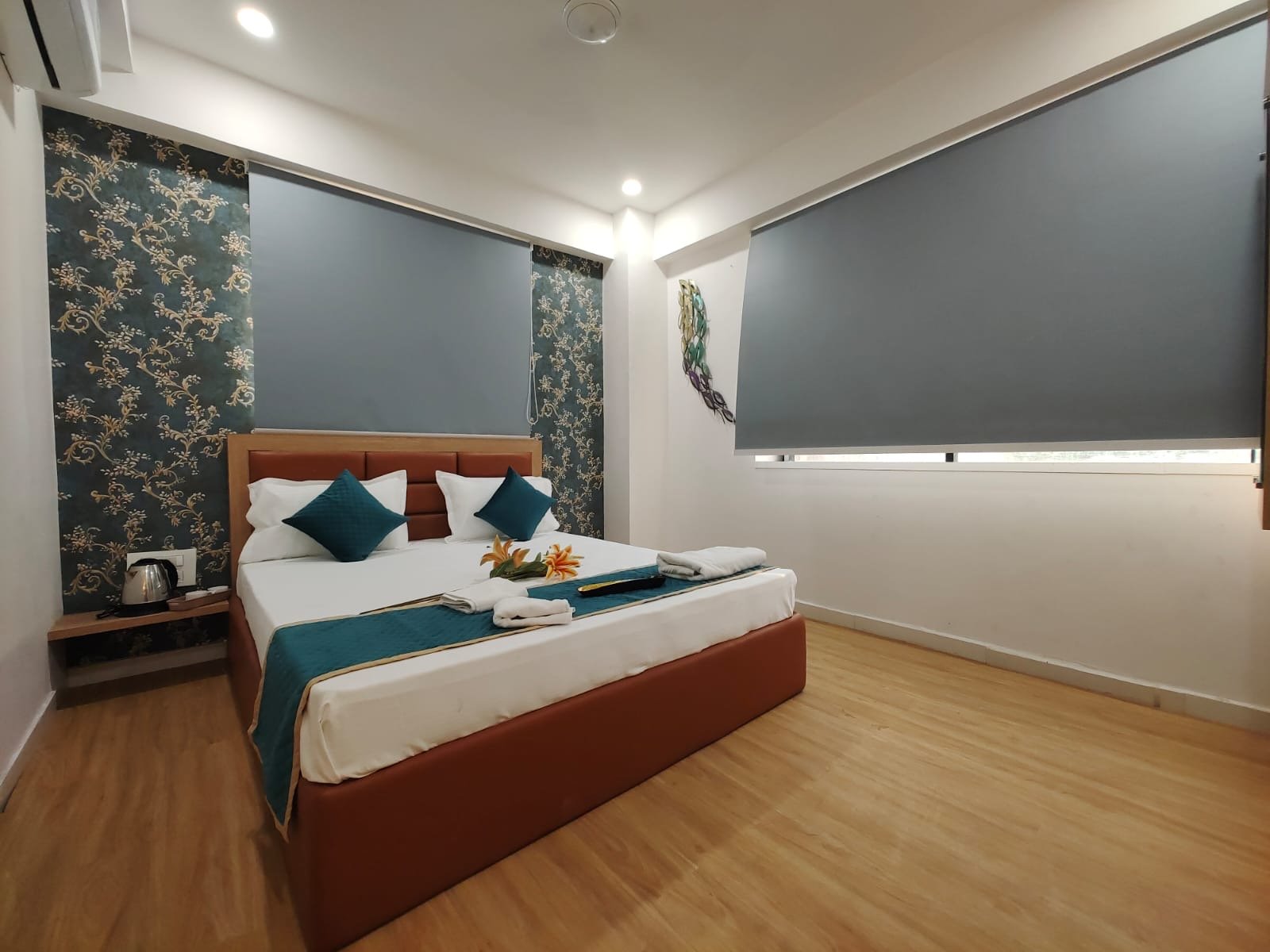 DELUXE ROOM